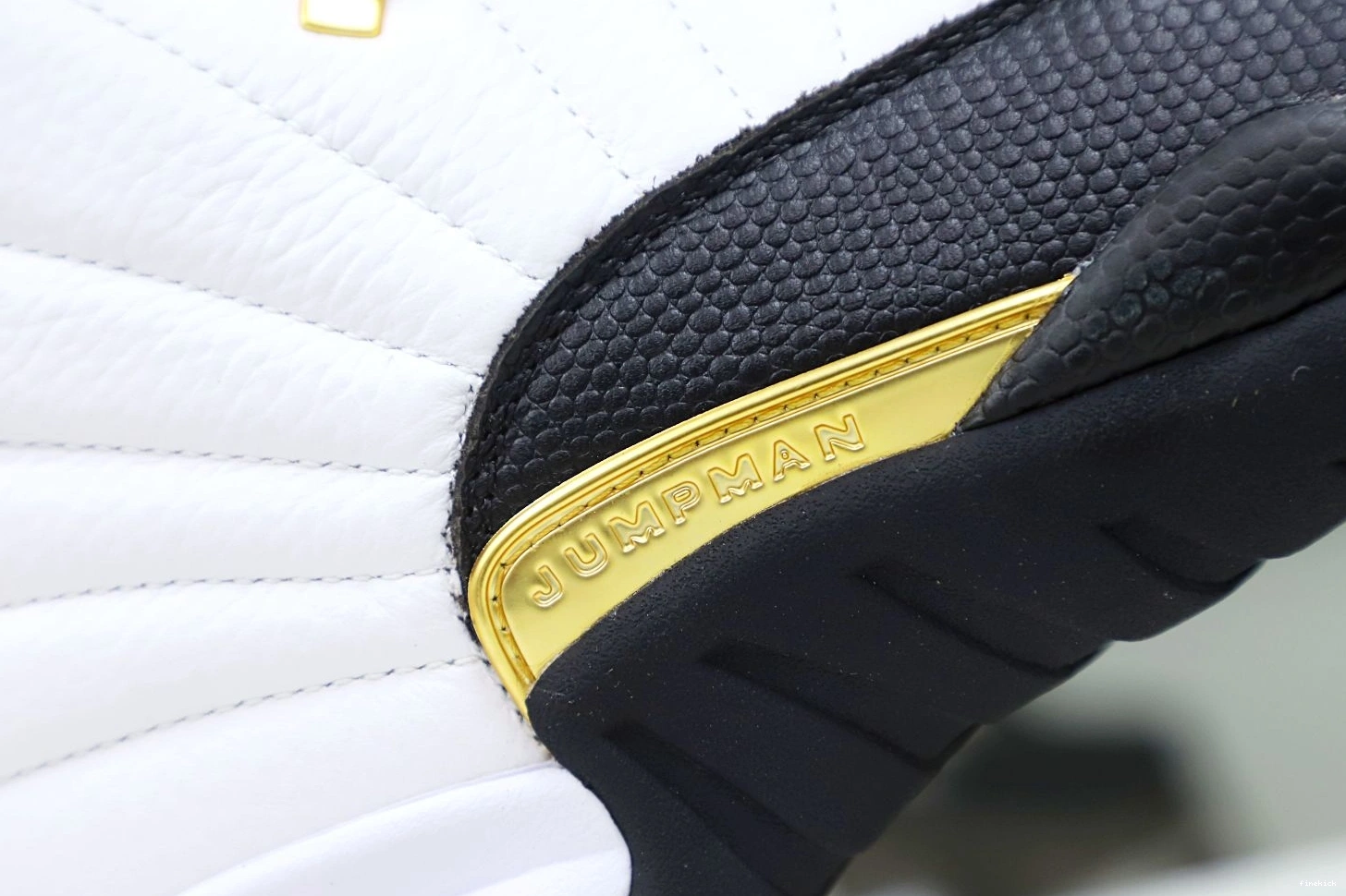 AIR RETRO 12 'ROYALTY' JORDAN 0915